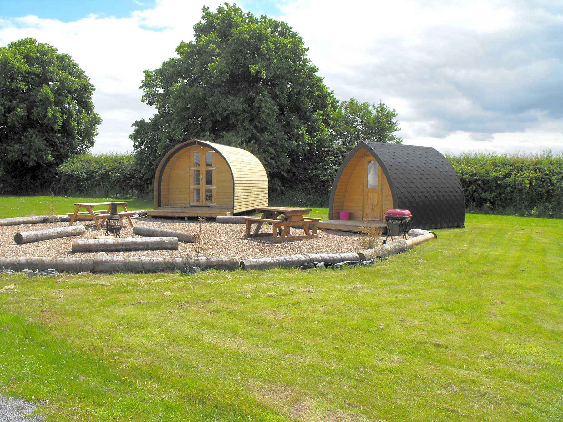 Big Foot Glamping And Camping At Tarvin Sands Fishery, Chester